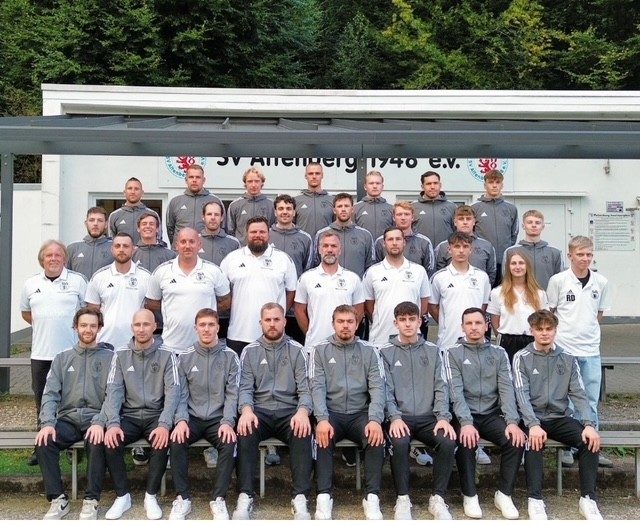 Die erste Mannschaft ist bereit, neue Saison, alte Werte